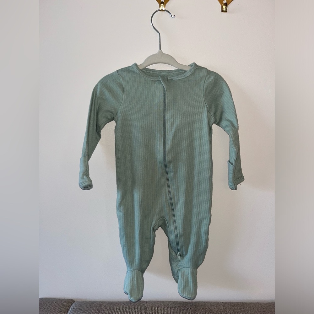 WONDER NATION Green Baby Long-Sleeve Footed Onesie PJ’s, Mitten Cuffs 0-3 Months
